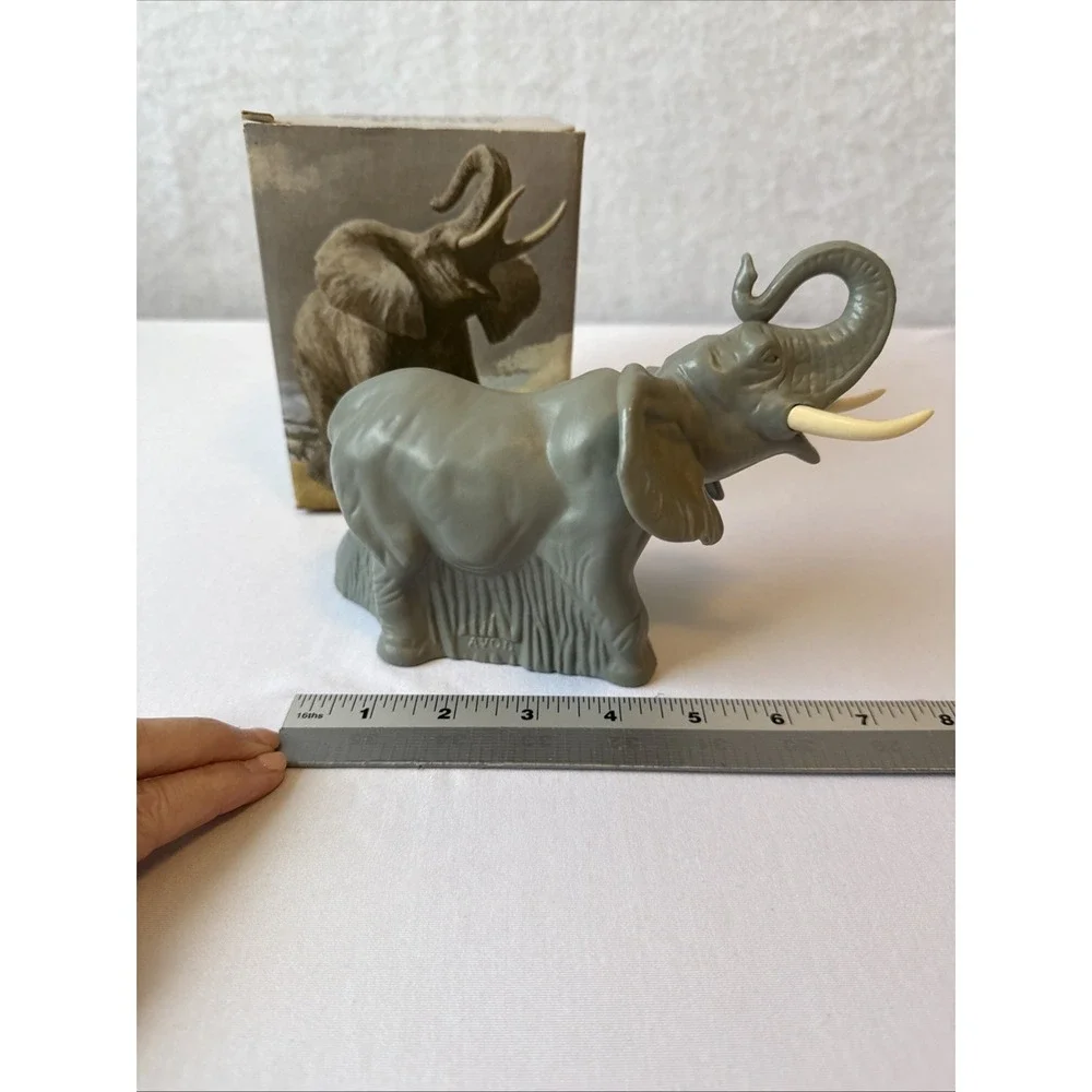 Vintage 1977 Avon Majestic Elephant Decanter Bottle Full W/Box Wild Country